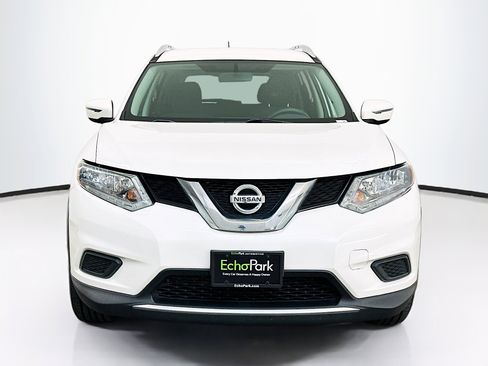 Used 2016 Nissan Rogue SV image 2