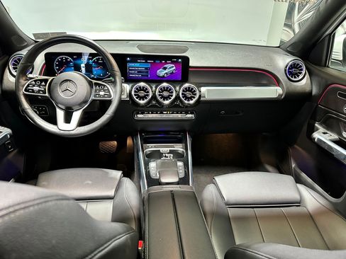 Used 2022 Mercedes-Benz GLB 250 4MATIC image 9