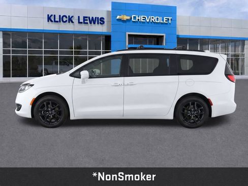 Used 2018 Chrysler Pacifica Touring-L Plus w/ S Appearance Package FWD image 4