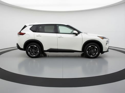 Used 2025 Nissan Rogue SV image 11