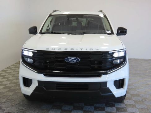 Used 2025 Ford Expedition Active AWD/4WD image 2