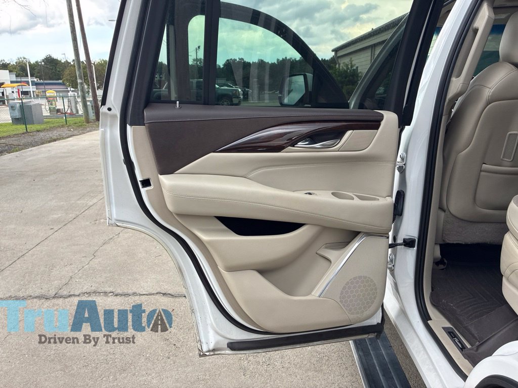 Used 2017 Cadillac Escalade Premium Luxury w/ LPO, Radiant Package AWD/4WD image 38