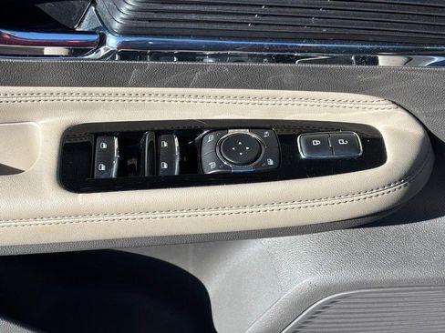 Used 2022 Lincoln Corsair AWD w/ Premium Package image 16