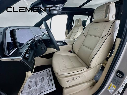 Used 2021 Cadillac Escalade Premium Luxury AWD/4WD image 31
