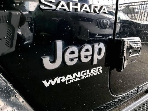 Used 2018 Jeep Wrangler Unlimited Sahara image 30