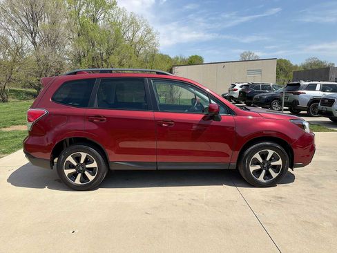 Used 2017 Subaru Forester 2.5i Premium w/ All-Weather Package AWD/4WD image 7