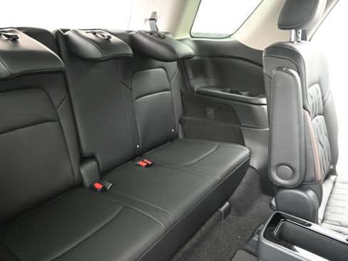 New 2026 Nissan Pathfinder Platinum FWD image 21