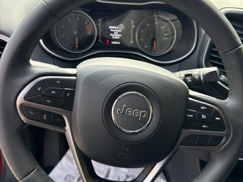 Used 2020 Jeep Cherokee Latitude Plus FWD image 23