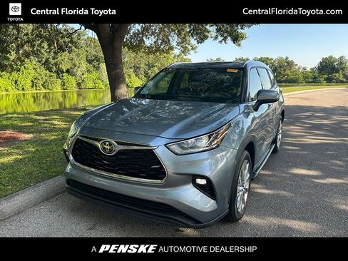 Used 2023 Toyota Highlander Limited FWD image 1