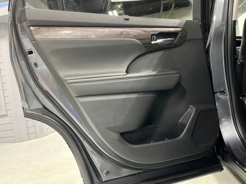 Used 2020 Toyota Highlander Limited AWD/4WD image 30