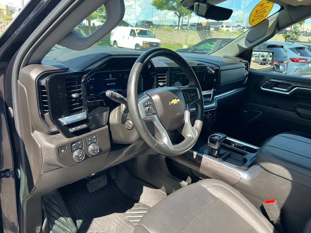 Used 2024 Chevrolet Silverado 1500 LTZ AWD/4WD image 18