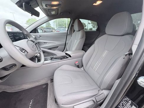 Used 2023 Hyundai Elantra SEL image 6