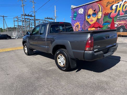 Used 2015 Toyota Tacoma 4x4 Access Cab w/ Convenience Package image 3