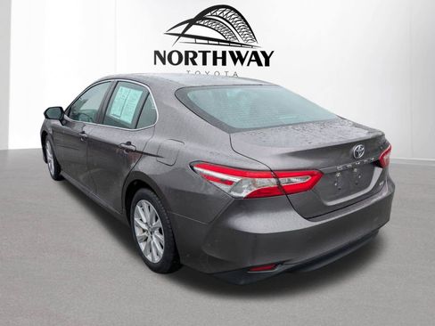 Used 2018 Toyota Camry LE FWD image 4