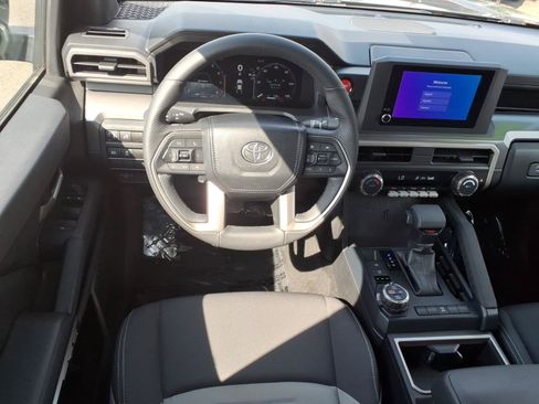 Certified 2024 Toyota Tacoma TRD Off-Road AWD/4WD image 11