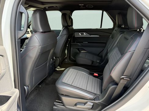 New 2026 Ford Explorer ST-Line w/ ST-Line Street Pack AWD/4WD image 5