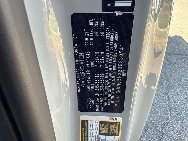 Used 2024 Kia Carnival EX FWD image 27