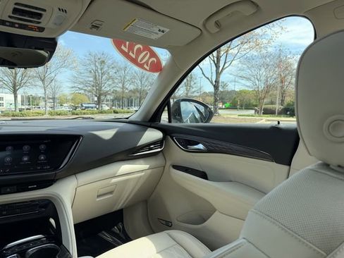 Used 2022 Buick Envision Avenir w/ Technology Package II image 40