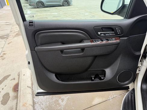 Used 2014 GMC Yukon XL Denali image 29