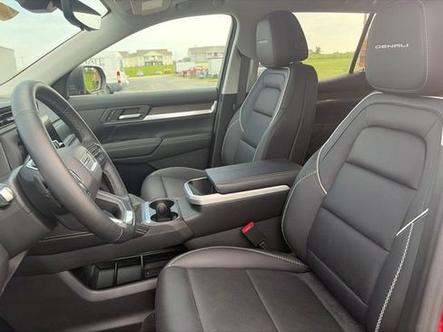 Used 2026 GMC Terrain Denali AWD/4WD image 7