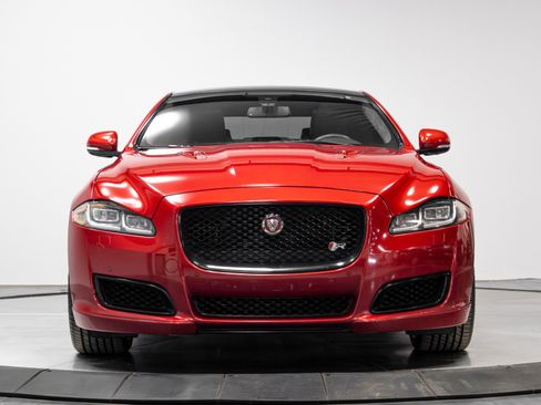 Used 2016 Jaguar XJ R image 36