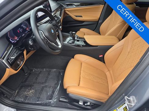 Used 2023 BMW 530i w/ Premium Package RWD image 9