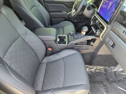 Used 2025 Toyota Tacoma Limited AWD/4WD image 14