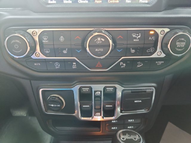 Used 2018 Jeep Wrangler Unlimited Sahara AWD/4WD image 18