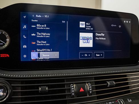 Used 2024 Lexus LS 500 F Sport w/ Dynamic Handling Package RWD image 18