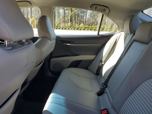 Used 2019 Toyota Camry SE image 10