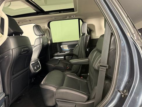 Used 2025 Ford Expedition Platinum w/ Driver's Package AWD/4WD image 28