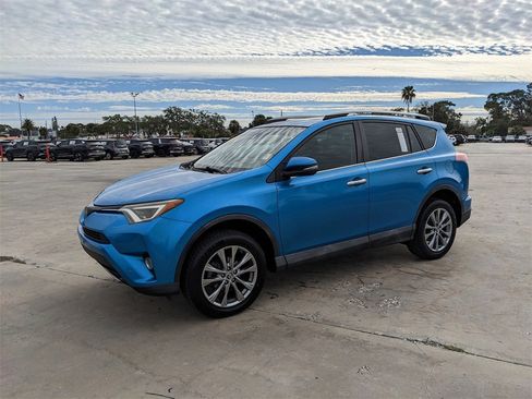 Used 2017 Toyota RAV4 Limited image 5