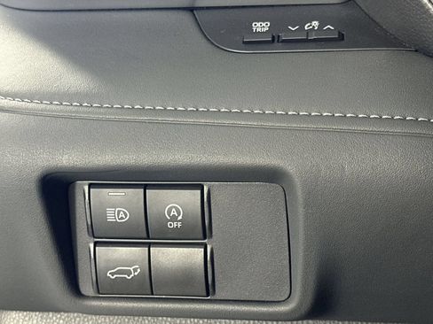 Used 2025 Toyota Highlander LE FWD image 21