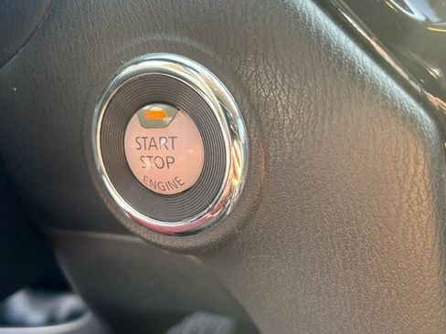 Used 2017 Nissan Pathfinder SV image 20