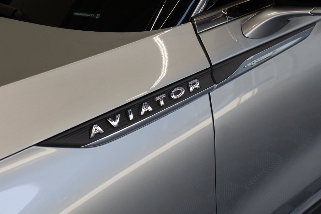 Used 2023 Lincoln Aviator AWD image 11