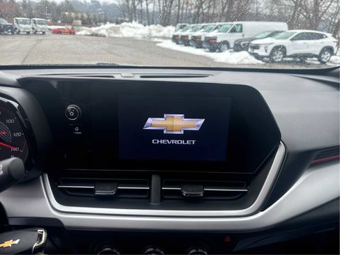 Certified 2024 Chevrolet Trax RS w/ Driver Confidence Package image 16