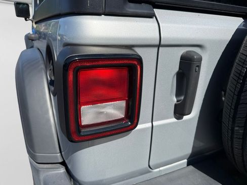 Used 2022 Jeep Wrangler Unlimited Sport AWD/4WD image 18