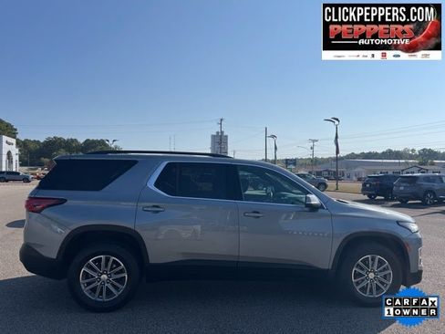 Used 2023 Chevrolet Traverse LT image 7