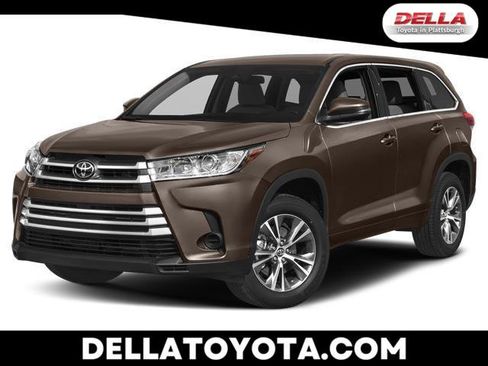 Used 2019 Toyota Highlander LE FWD image 1