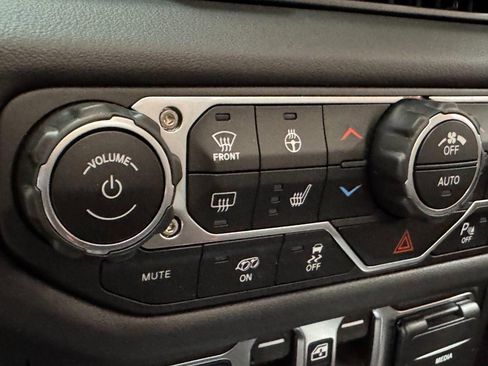 New 2025 Jeep Wrangler Unlimited Rubicon 392 image 17