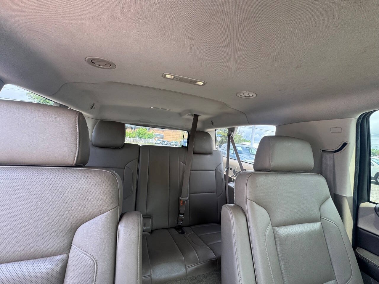 Used 2015 Chevrolet Suburban LTZ RWD image 15