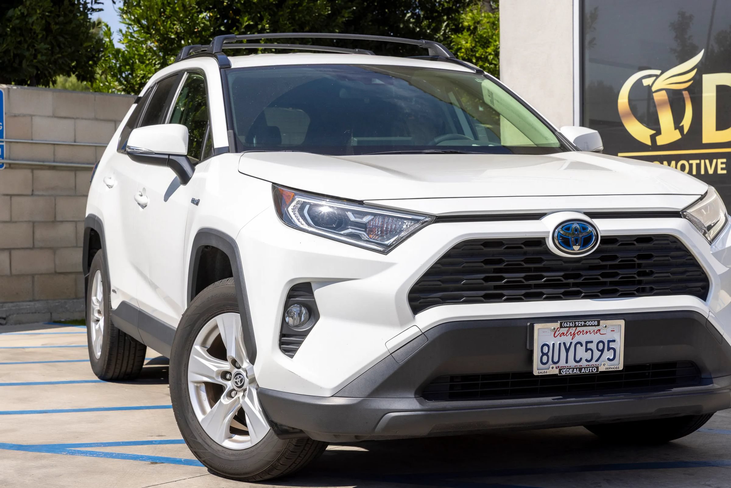 Used 2021 Toyota RAV4 XLE w/ XLE Grade Weather Package AWD/4WD image 3