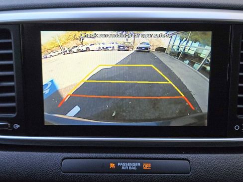 Used 2020 Kia Sportage LX image 18