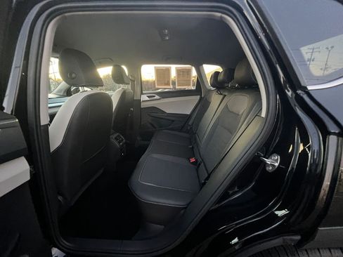 Used 2025 Volkswagen Taos SE image 25