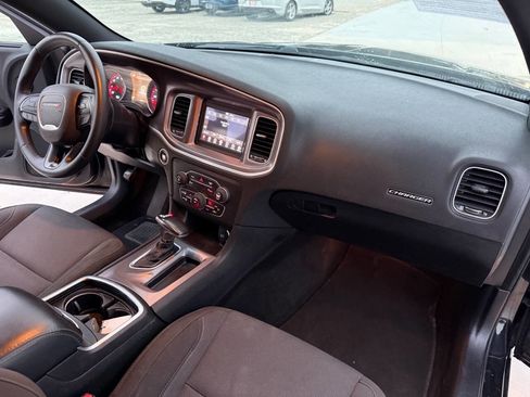 Used 2019 Dodge Charger SXT RWD image 25