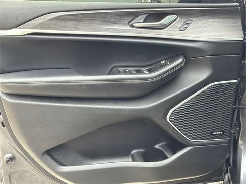 Used 2021 Jeep Grand Cherokee L Limited image 11