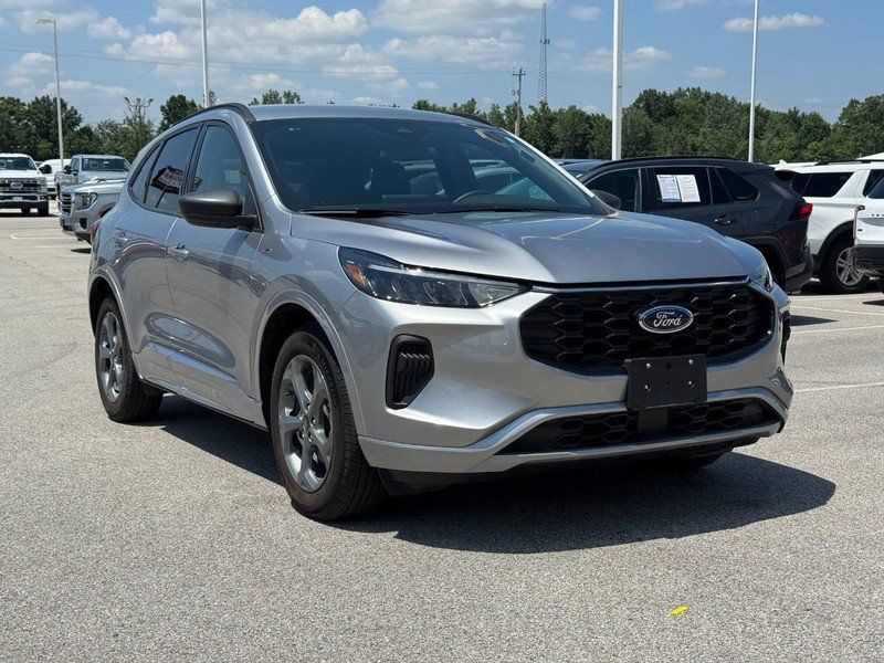 Used 2024 Ford Escape ST-Line w/ Tech Pack #1 FWD image 2