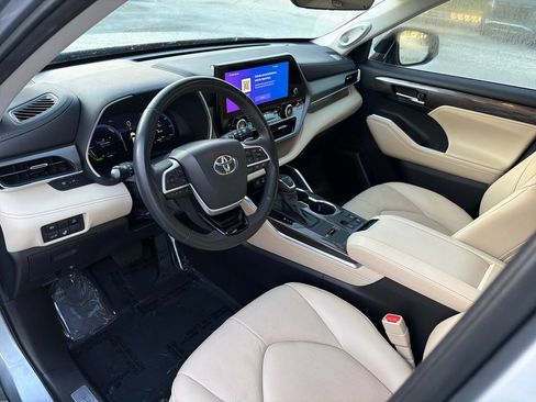 Used 2023 Toyota Highlander Limited FWD image 14