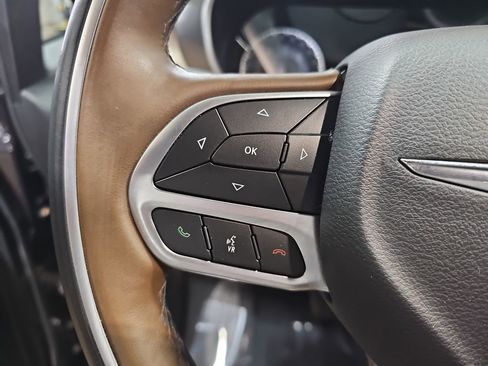 Used 2018 Chrysler Pacifica Limited w/ Advanced Safetytec Group image 18