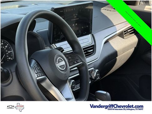 Used 2025 Nissan Altima 2.5 SV w/ SV Special Edition Package AWD/4WD image 7